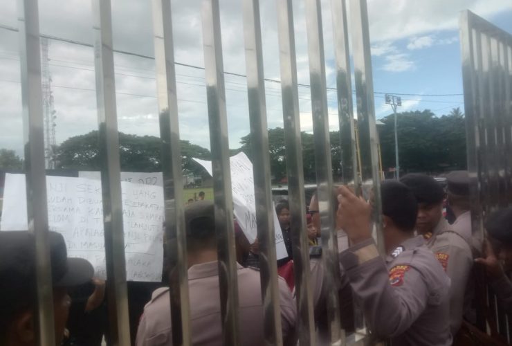 pmkri-malaka-gelar-aksi-demo-di-gedung-dprd